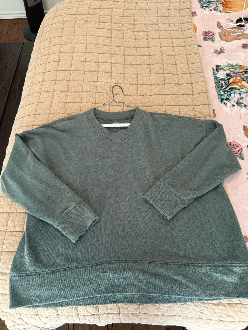 Aerie over size sweater size medium